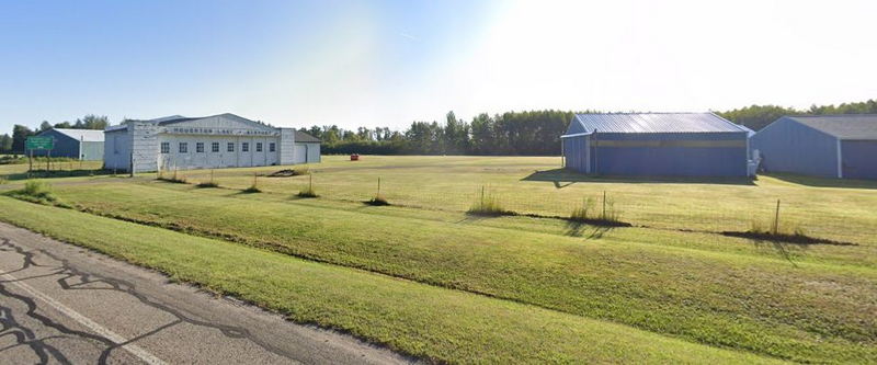 Twin Pines Motel and Apartments (Aloha Motel) - This Is The Airport Across The Street